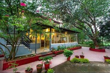 Alaya Stays Oel Nature Retreat