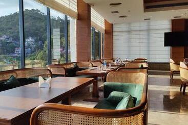 ホテル Kaithal Resort Kasauli