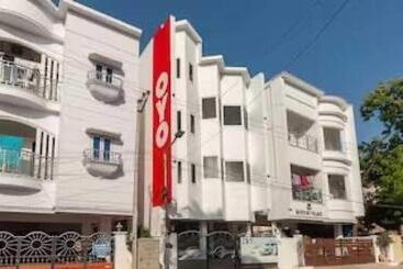 Hotel Oyo Flagship 81223 Kanish Residency