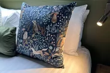 Hotel Rooms Above Sugar Boat