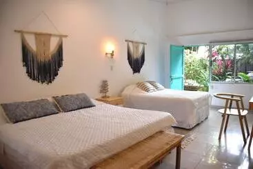 تختخواب و صبحانه Refugio Surf Lodge