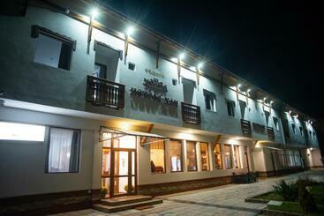 בית מלון כפרי семеен хотел петров хан