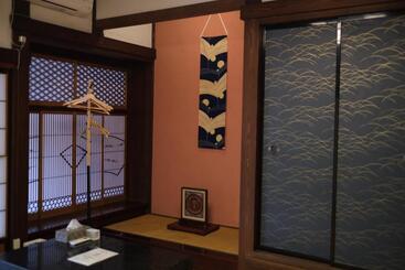 بنسيون 古民家ゲストハウス結舎 Yuinoya