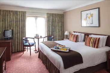 Отель Ellington Lodge At The Concorde