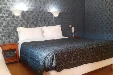 ホテル Hôtel Des Couronnes Châteaudun
