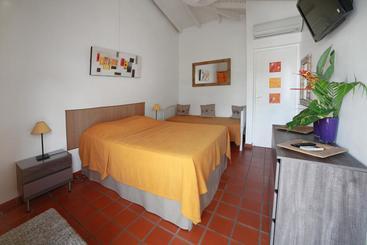 هتل Hôtel Les Bananiers