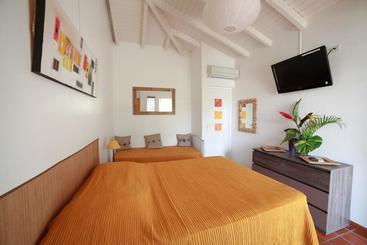 هتل Hôtel Les Bananiers