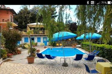 هتل Bed & Breakfast Laino