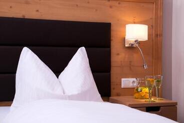 Hotel Kur  Und Feriencamping Max 1