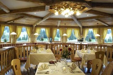 هتل Saltria Your Alpine Experience