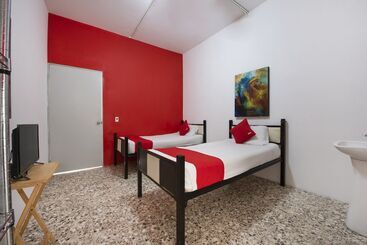 Отель Adhoc Empresas