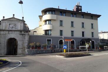 בית מלון כפרי Rivalta Life Style