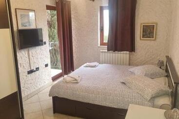 בית מלון כפרי Rooms Milan 1370