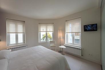 هتل Monjes Magnos