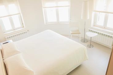 هتل Monjes Magnos