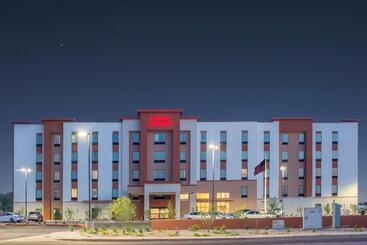 Отель Hampton Inn & Suites Phoenix East Mesa