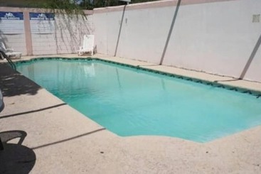 酒店 Maria Luisa Inn & Suites