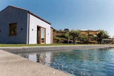 هتل Monaci Delle Terre Nere