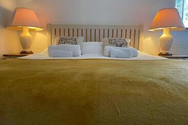 Hotel Cross Keys Inn