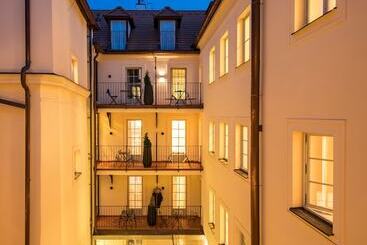 آپارتمان Old Royal Post Hotel By Tkc