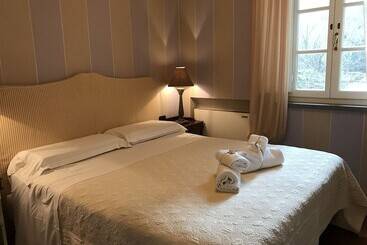 Pension (Hôtel basse catégorie) At Home Bed And Breakfast