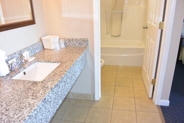 מוטל Days Inn By Wyndham Lakewood South Tacoma