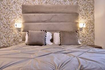 تختخواب و صبحانه Helmirage Suite Via Del Corso