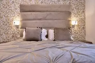 تختخواب و صبحانه Helmirage Suite Via Del Corso