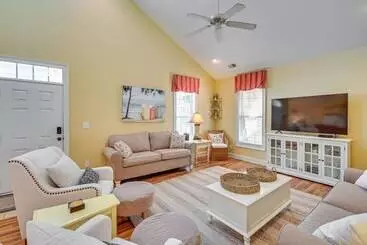 Mökkimajoitus Bermuda Bay Home   Gated Oceanfront Community