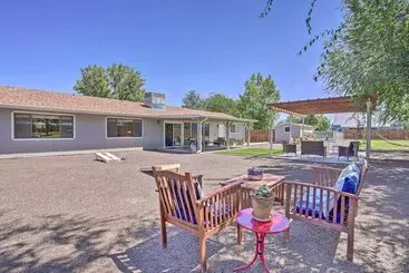 コテージ Hot Tub & Spacious Yard: Chino Valley Home!