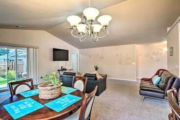 コテージ Grants Pass Home: 1 Mi To Downtown & Rogue River!