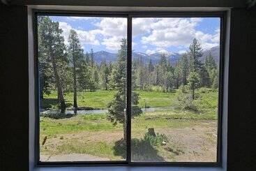 فندق The Black Forest Lodge