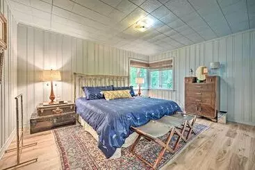 Mökkimajoitus Lake Michigan Hideaway: Pool, Steps To Beach!