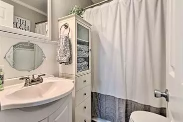 Mökkimajoitus Peaceful Elkin Vacation Rental ~ 17 Mi To Mt Airy!