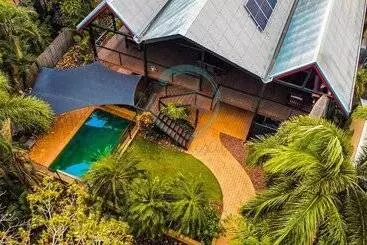 ペンション Zenlux   3 Story Corporate Golf Retreat