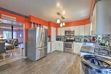 Сельский дом Pocono Mtn Retreat W/ Hot Tub < 11 Mi To Camelback