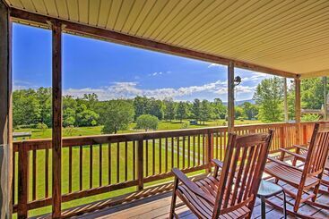 コテージ Secluded Rileyville Cabin W/ Hot Tub & Grill!