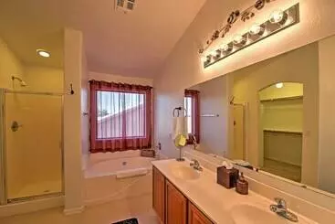 コテージ Spacious Phoenix Area Escape W/ Pool & Hot Tub