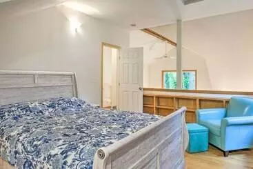 Mökkimajoitus The River House  W/ Deck, On Mckenzie River!