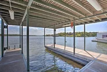 コテージ Lakefront Chico Haven W/ Multi Level Private Dock!