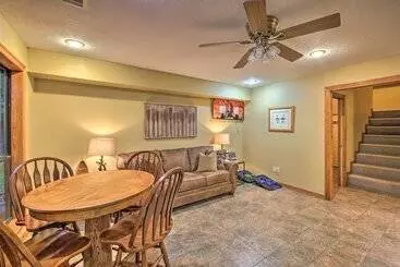 Mökkimajoitus Waterfront Lake Dardanelle Home W/ Dock & Fire Pit