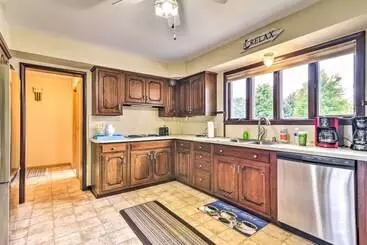 コテージ Lake Huron Hideaway W/ Private Beach!