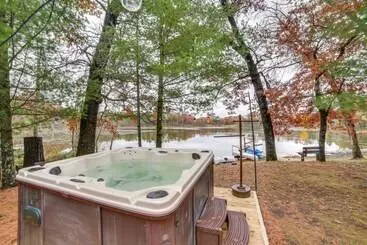 Lakefront Wisconsin Cottage W/ Dock & Hot Tub!