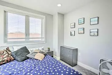 Mökkimajoitus Long Branch Getaway: Grill, 1 Block To Beach!