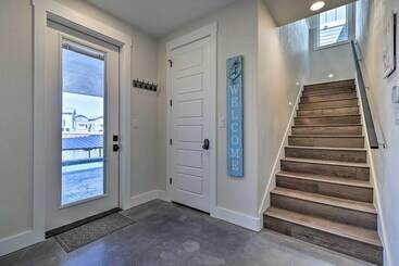 Dom wiejski Modern Kingsland Lake Front House W/ Heated Pool!