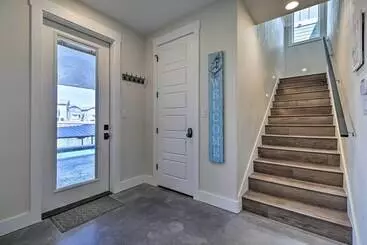 コテージ Modern Kingsland Lake Front House W/ Heated Pool!