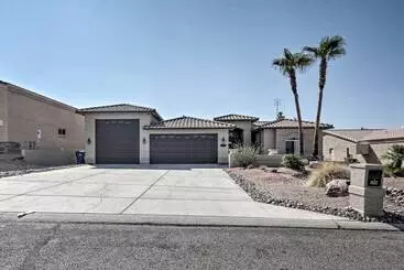 کلبه Modern Lake Havasu Oasis W/ Putting Green & Bbq!