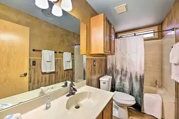 コテージ Rustic Pinetop Golf Course Home W/ Deck & Yard!