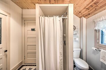 Twin Lakes Cottage: Walk To Elizabeth Lake!