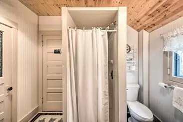 Twin Lakes Cottage: Walk To Elizabeth Lake!